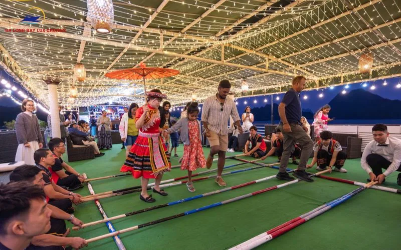 Visiting Halong night market