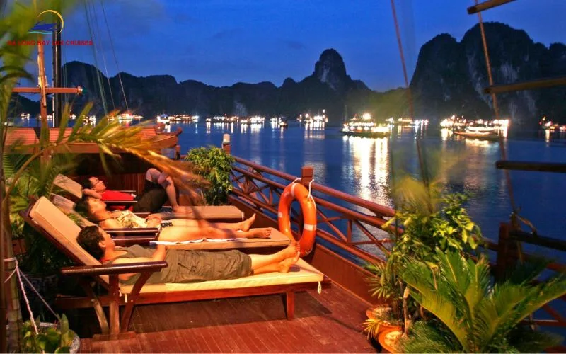 Tips to fully enjoy what to do at night in Halong Bay