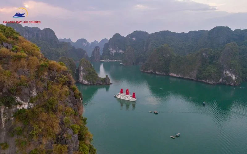 Distance from Ha Giang to Ha Long Bay