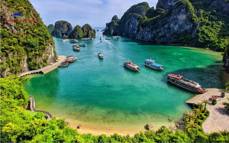 Ha Long Bay also possesses a very serene beauty in spring