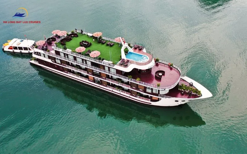 Tourists are easily scammed when booking Halong Bay cruise tours