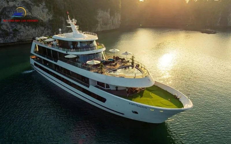 Elite Onboard Experiences: Defining Features of the Ocean King