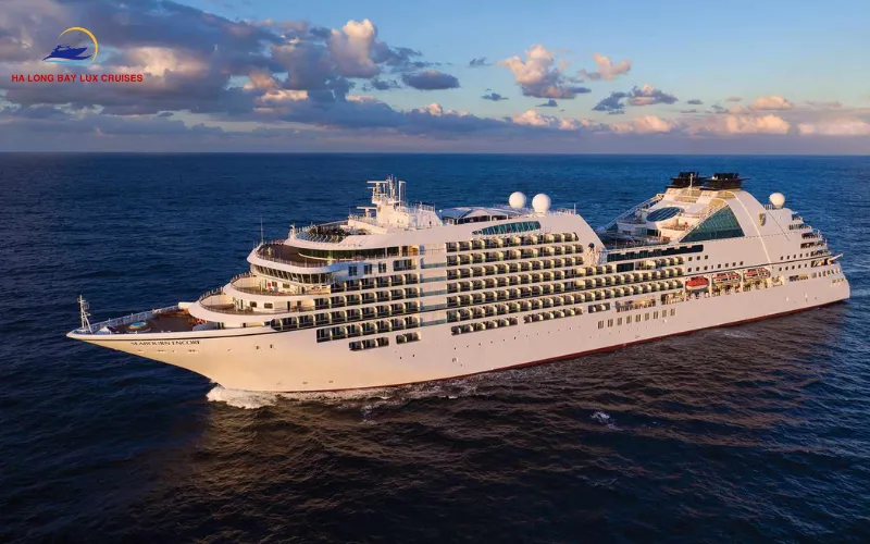 Onboard Experience: A Virtual Luxury Cruise Ship Tour
