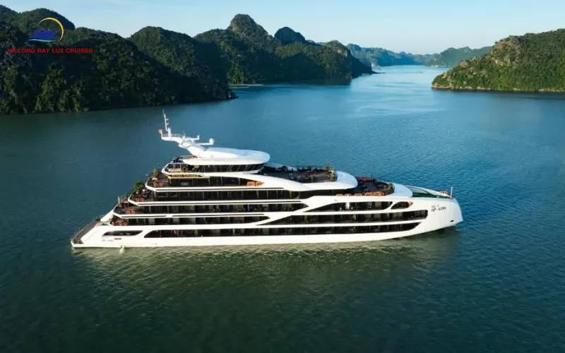 Determining Your Cruise Class & Style (Boutique vs. 6-Star Superyachts)
