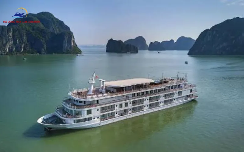 Fine Dining & Culinary Excellence Onboard
