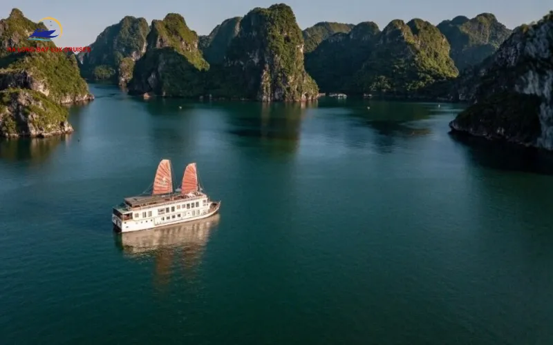 What Is Included in Cruise Minibar Setups on Bai Tu Long Voyages