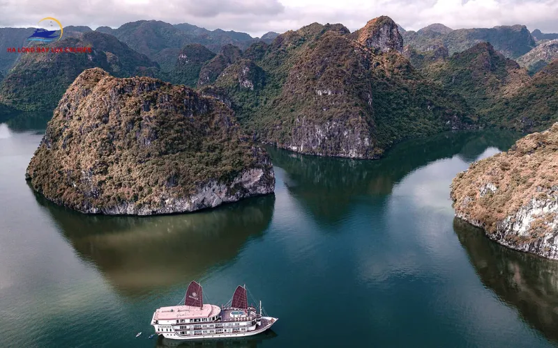 What Makes Watching the Moonrise Over Lan Ha Bay So Unique